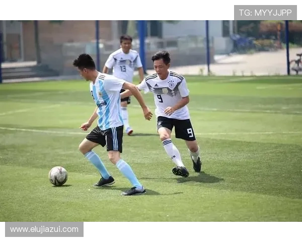 成都足球队与深圳足球队赛后复盘分析比赛节奏与战术表现